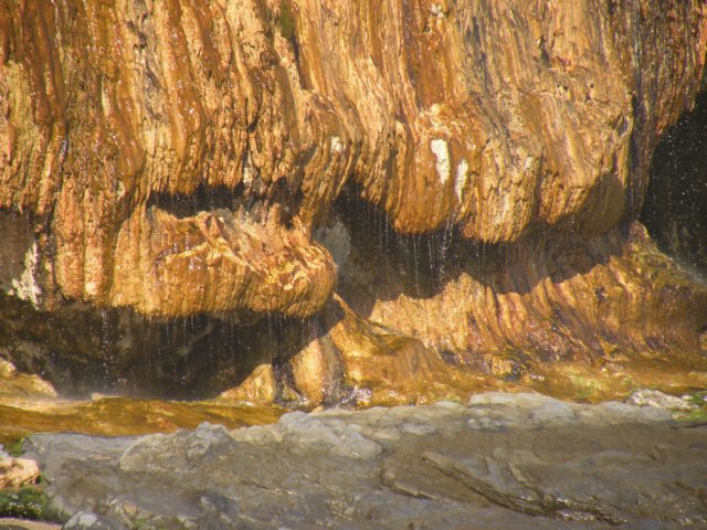 greatoceanwalkandrainbowfalls19.jpg